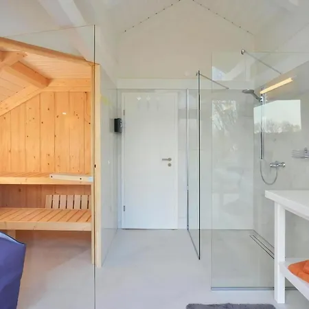 Holiday home Fuenfjahreszeiten In Bodstedt *